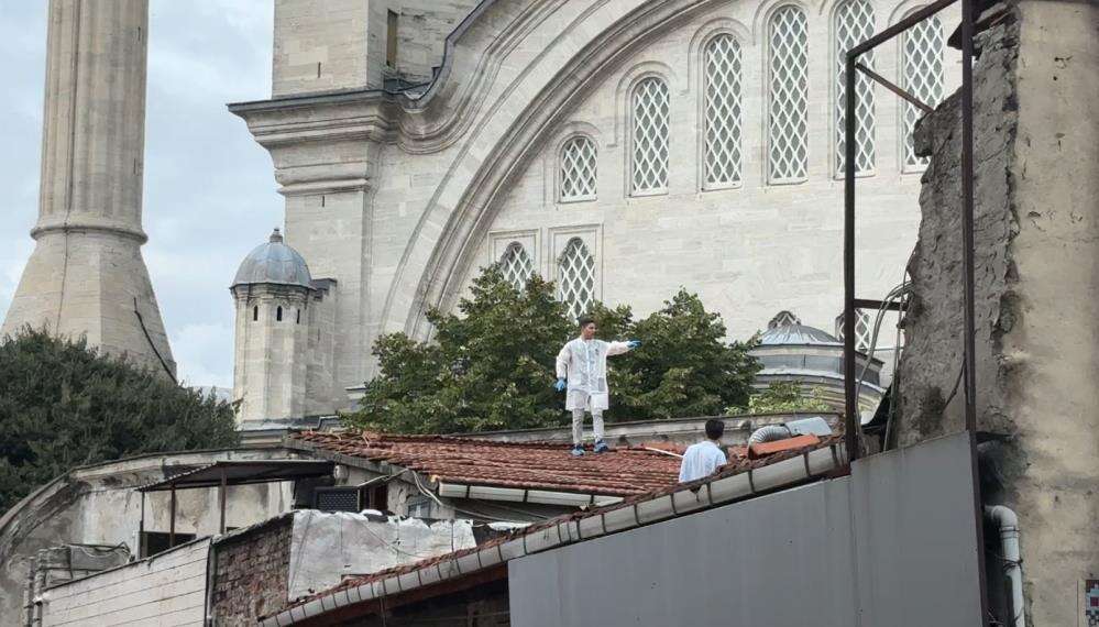 Şehrin göbeğindeki döviz bürosunda silahlı kavga çıktı! 3 ölü, 2 yaralı var 3
